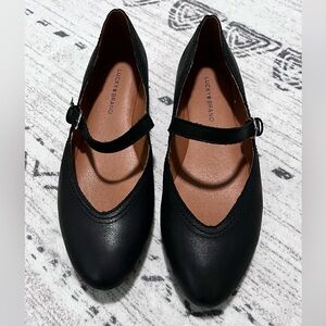 Lucky Brand strapped flats